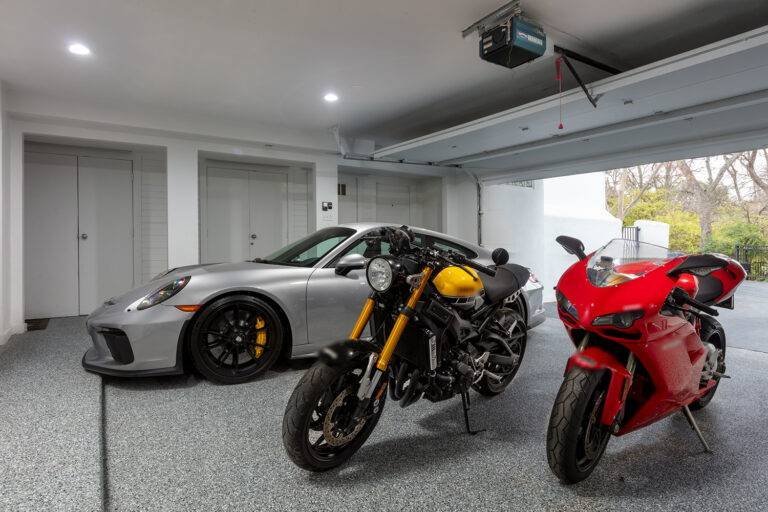 5 Reasons Why Flake Epoxy Flooring is the Best Choice for Your Garage